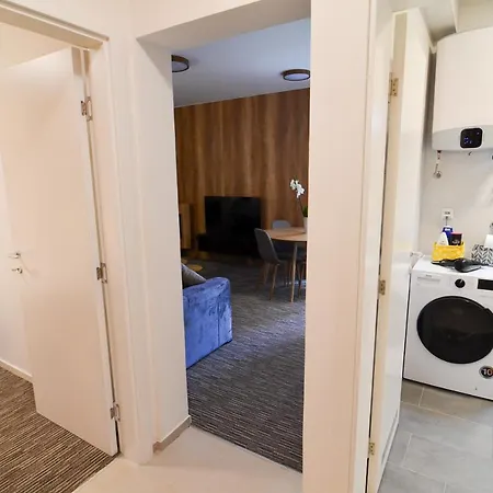 Luna Deluxe & Free Parking Apartment
